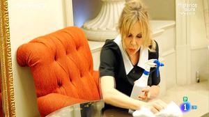 Ana Obregón, en el seu simulacre de netejadora d’hotel (TVE-1).