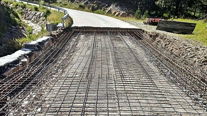 Treballs a la zona esllavissada del camí de la ruta minera