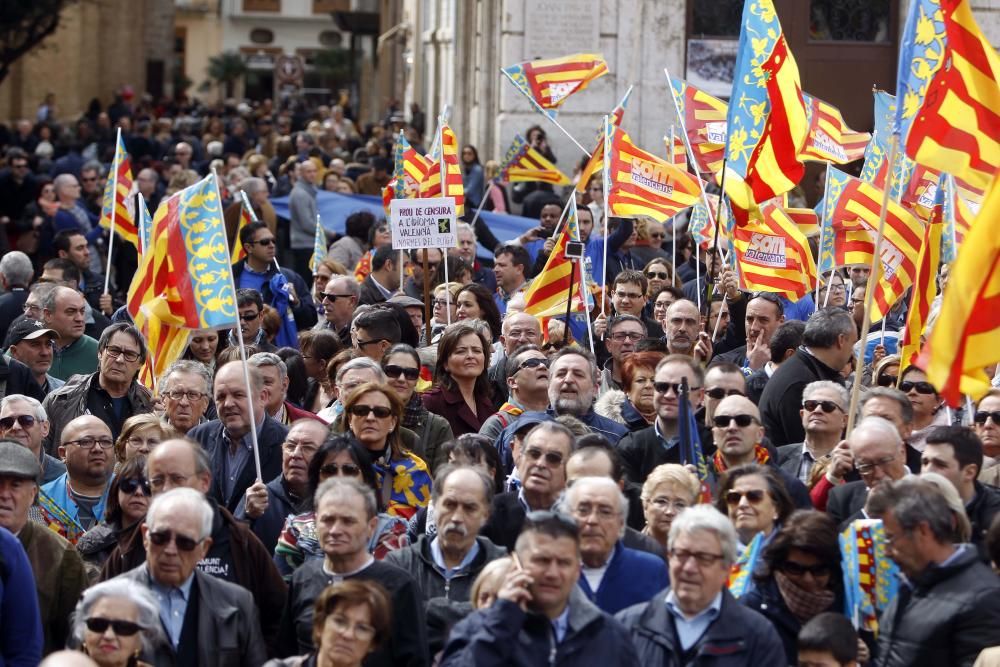 Concentración contra la AVL y en defensa de las Normes del Puig