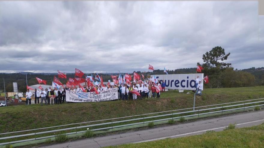 Faurecia Ourense se encamina a la huelga indefinida tras asignar la empresa su proyecto de Renault a una planta de Zaragoza