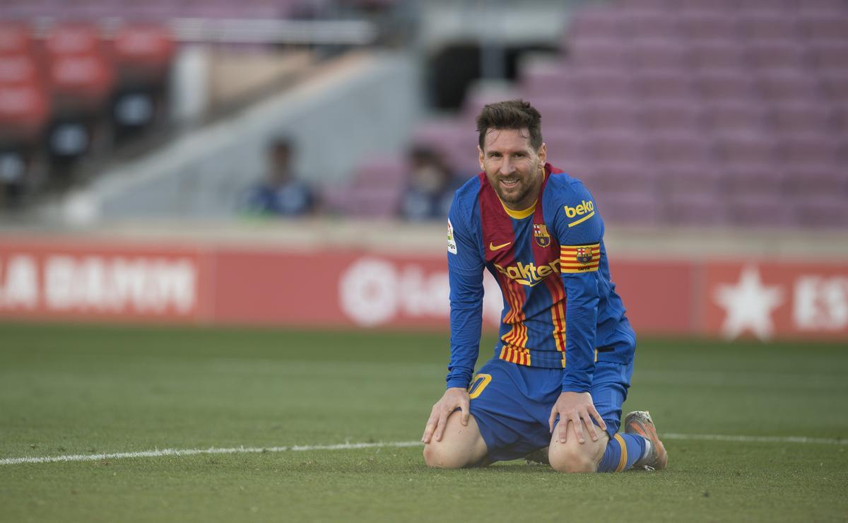 Leo Messi se lamenta de una ocasión perdida ante el Atlético.