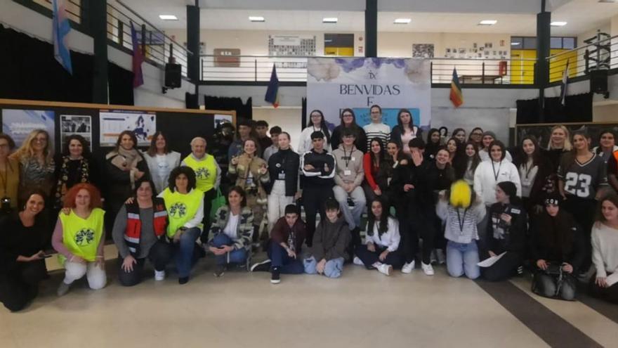 El IES Alfonso X O Sabio recibe a los voluntarios de Cambre  | LOC