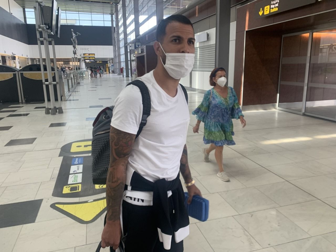 Llegada de Jonathan Viera al Aeropuerto de Gran Canaria