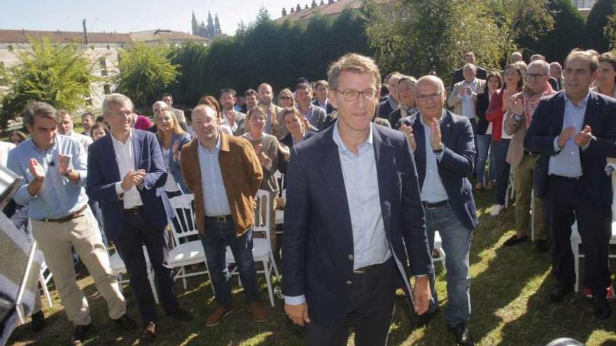 Núñez Feijóo, ayer, con la junta directiva del PP gallego.