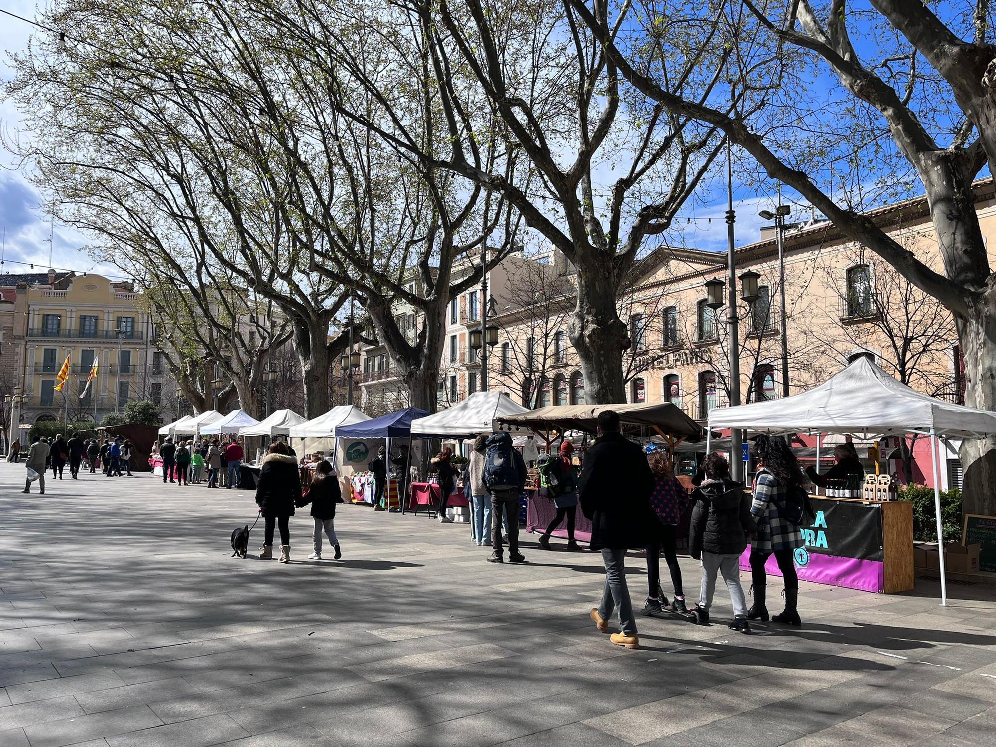 Torna la cua per comprar brunyols a la Rambla