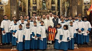 El Palma Futsal entrega la camiseta de la Copa Intercontinental al obispo de Mallorca