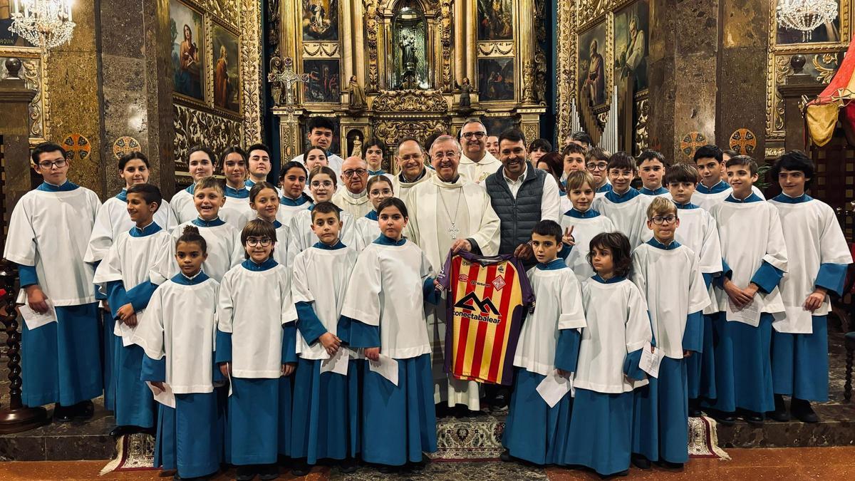 José Tirado, el obispo Sebastià Taltavull y los &#039;blauets&#039; de Lluc