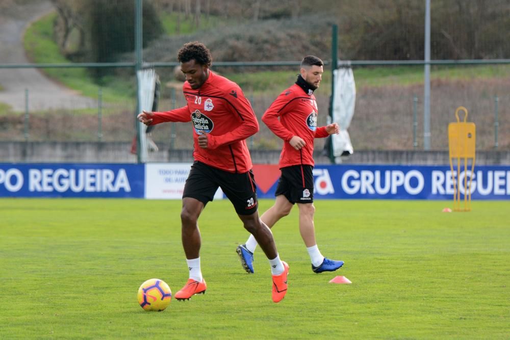 El preparador deportivista, Natxo González, ha facilitado la convocatoria del equipo coruñés tras el entrenamiento de esta mañana.