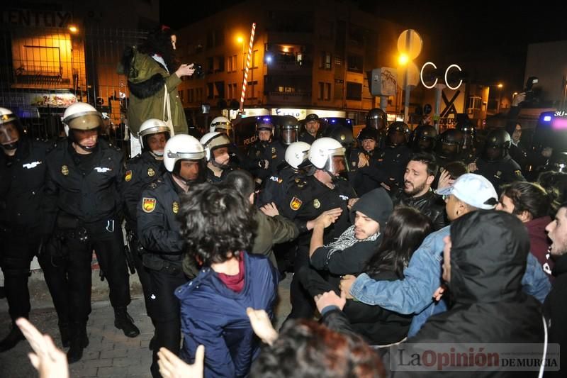 Vuelve la violencia a las vías con el 8 de Marzo