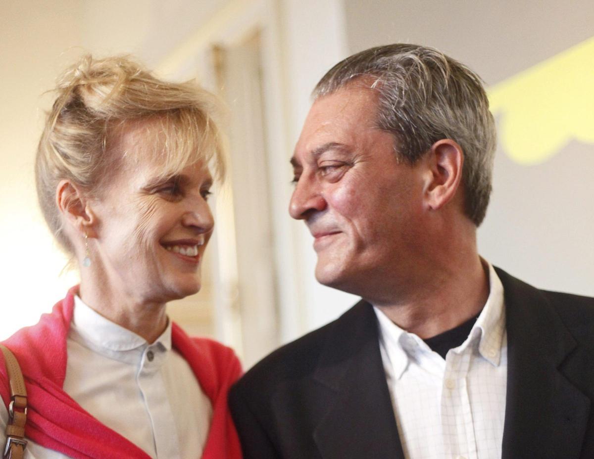 Los escritores Siri Hustvedt y Paul Auster.