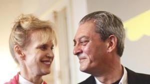 Los escritores Siri Hustvedt y Paul Auster.