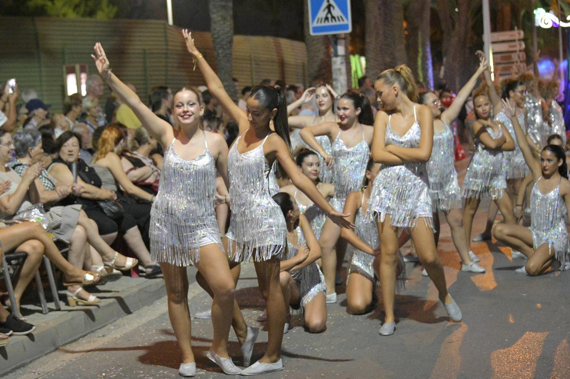 Derroche de musica y color en Santa Pola