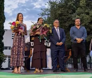 Maria Isabel Rosado es coronada reina de la barriada de San Antonio