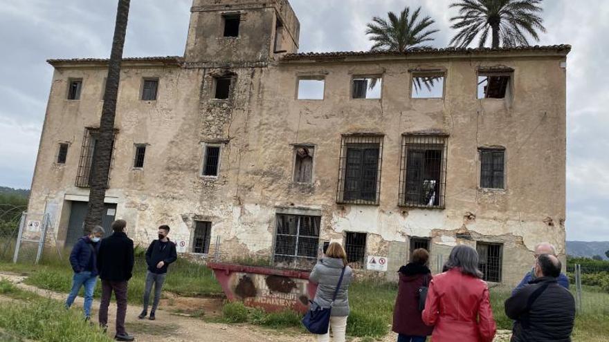 Les autoritats, ahir davant de l&#039;Hort del Mirador. | LEVANTE-EMV