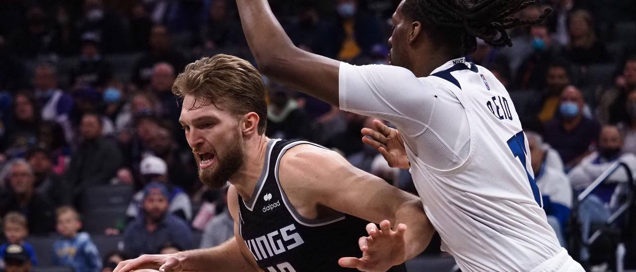 Domantas Sabonis, en su partido de debut con los Sacramento Kings.