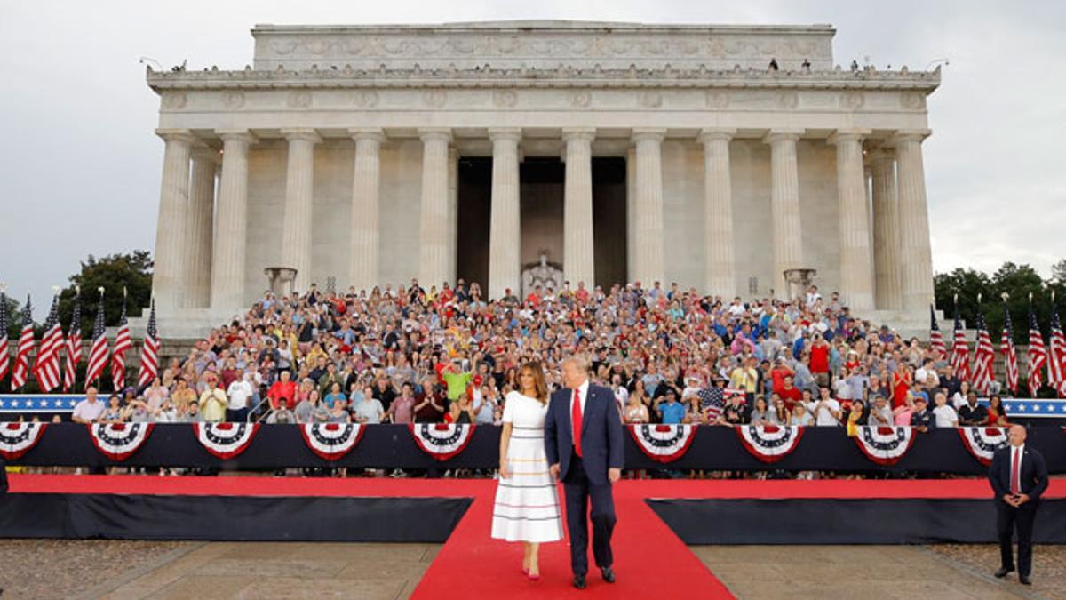 El vestido asimétrico de Melania Trump durante la celebración del 4 de julio