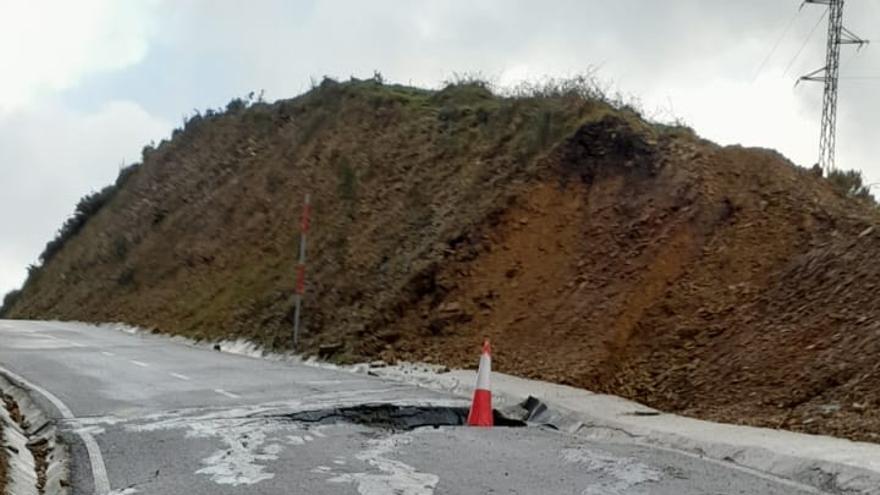 Indignación en los vecinos de Belmonte afectados por el corte de la carretera de acceso a Begega