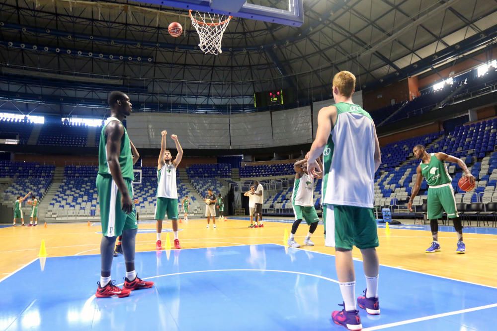 La plantilla del Unicaja vuelve a los entrenamientos bajo las órdenes de Joan Plaza para comenzar a preparar la temporada.