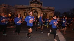 Más de 33.000 mujeres tiñen Barcelona de rosa para reinvindicar la lucha contra  el cáncer de mama - El Periódico