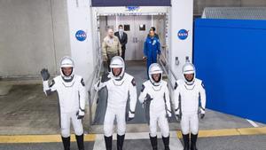 Fotografía proporcionada por la NASA que muestra (de izquierda a derecha) al cosmonauta de Roscosmos Konstantin Borisov, al astronauta de la ESA Andreas Mogensen, al astronauta de la NASA Jasmin Moghbeli y el astronauta de la JAXA, Satoshi Furukawa. EFE/EPA/Joel Kowsky