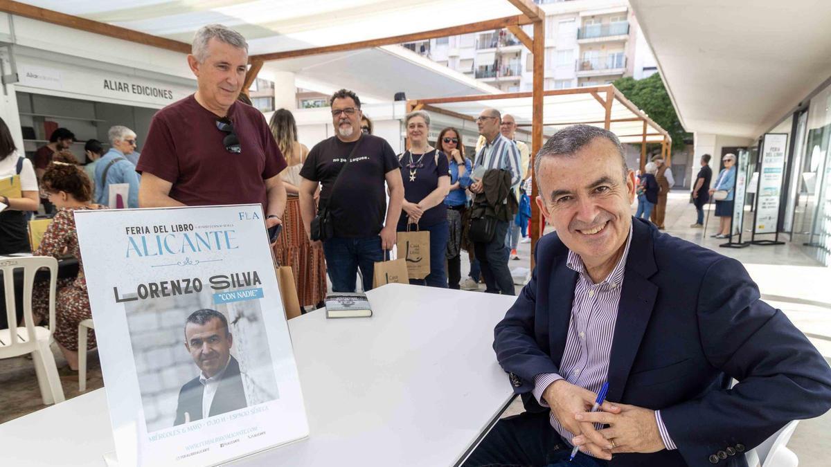 La Feria del Libro vuelve a llenar Alicante de cultura y lectores