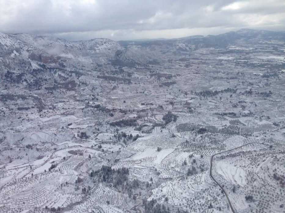 Vista aérea de la Marina Alta cubierta de nieve