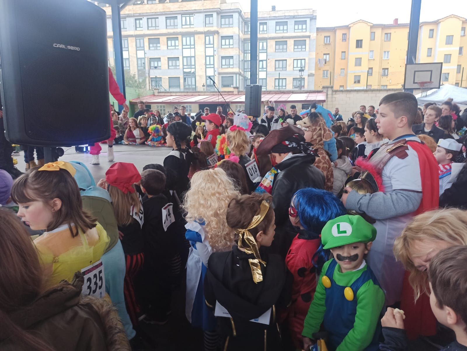 Los niños toman las calles en el Antroxu infantil de La Felguera