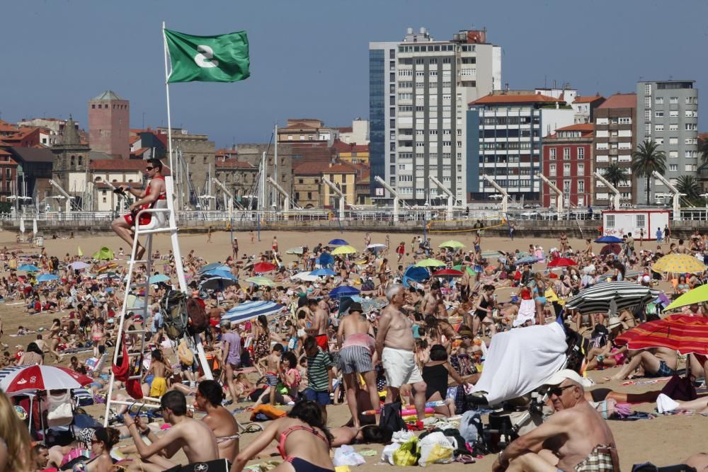 Playa de Poniente en Gijón