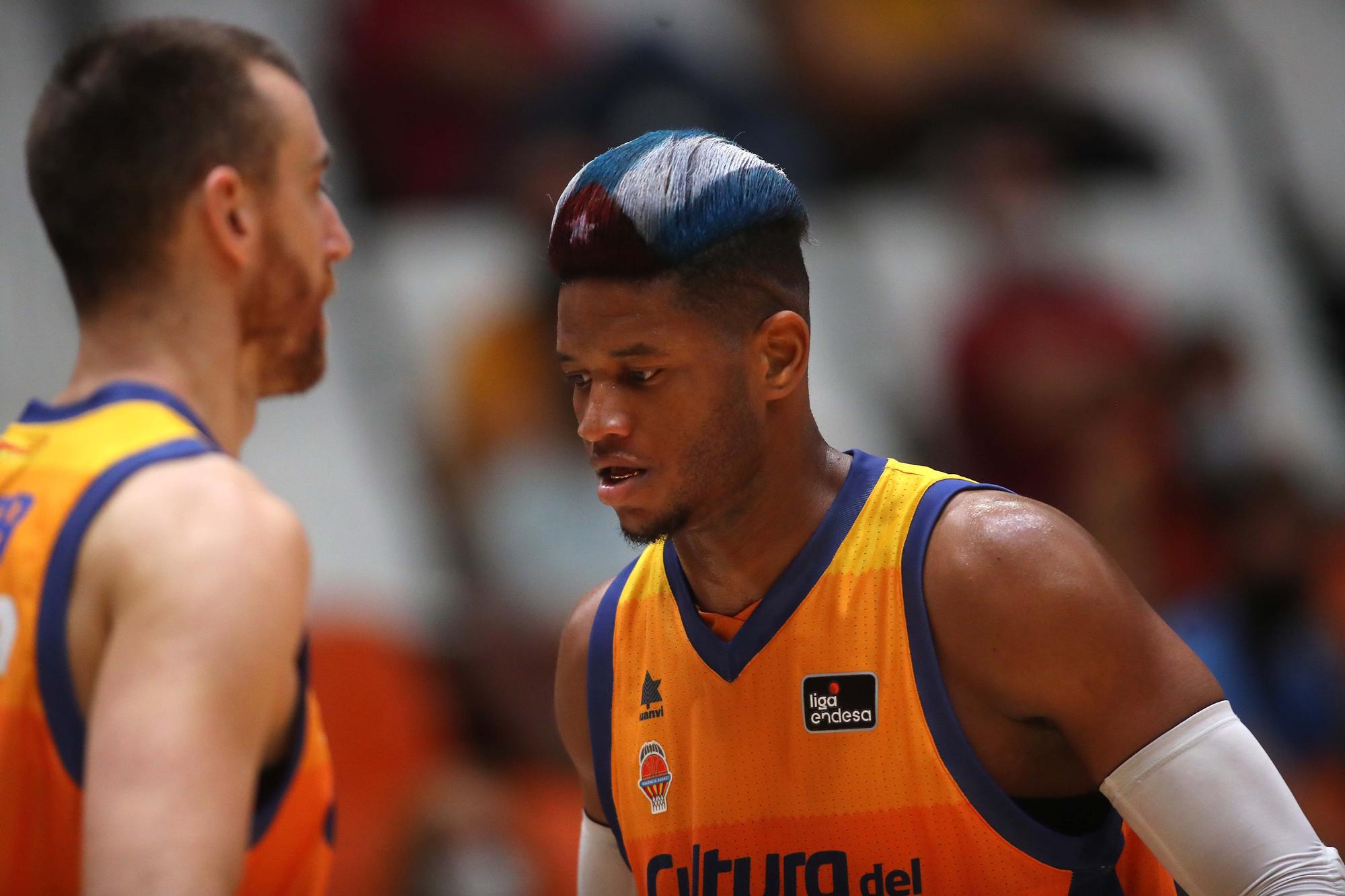 Partido entre el Valencia Basket y el Gran Canaria . Torneo Ciutat de València