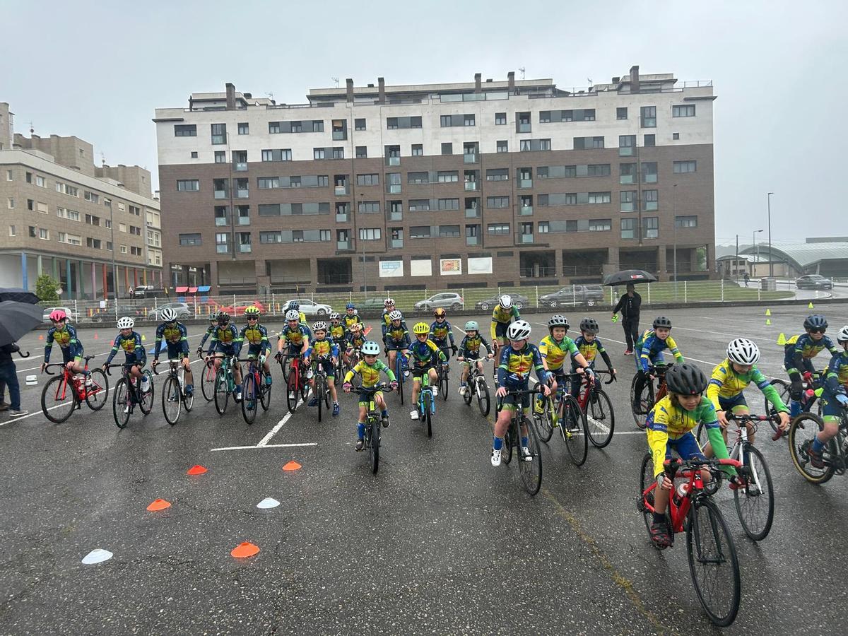 EN IMÁGENES: Entrenamiento Escuela Ciclista de Viella