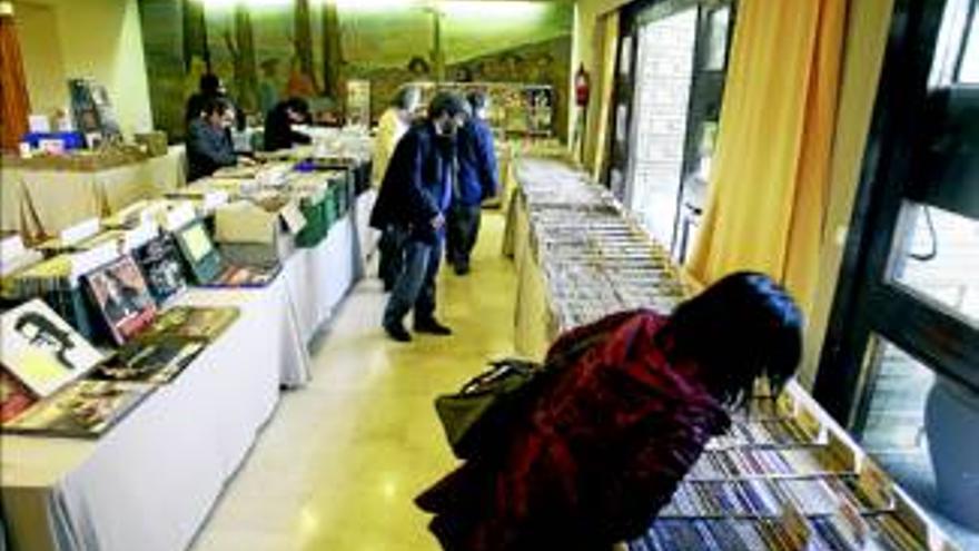 La Feria del Disco atrae a coleccionistas pacenses