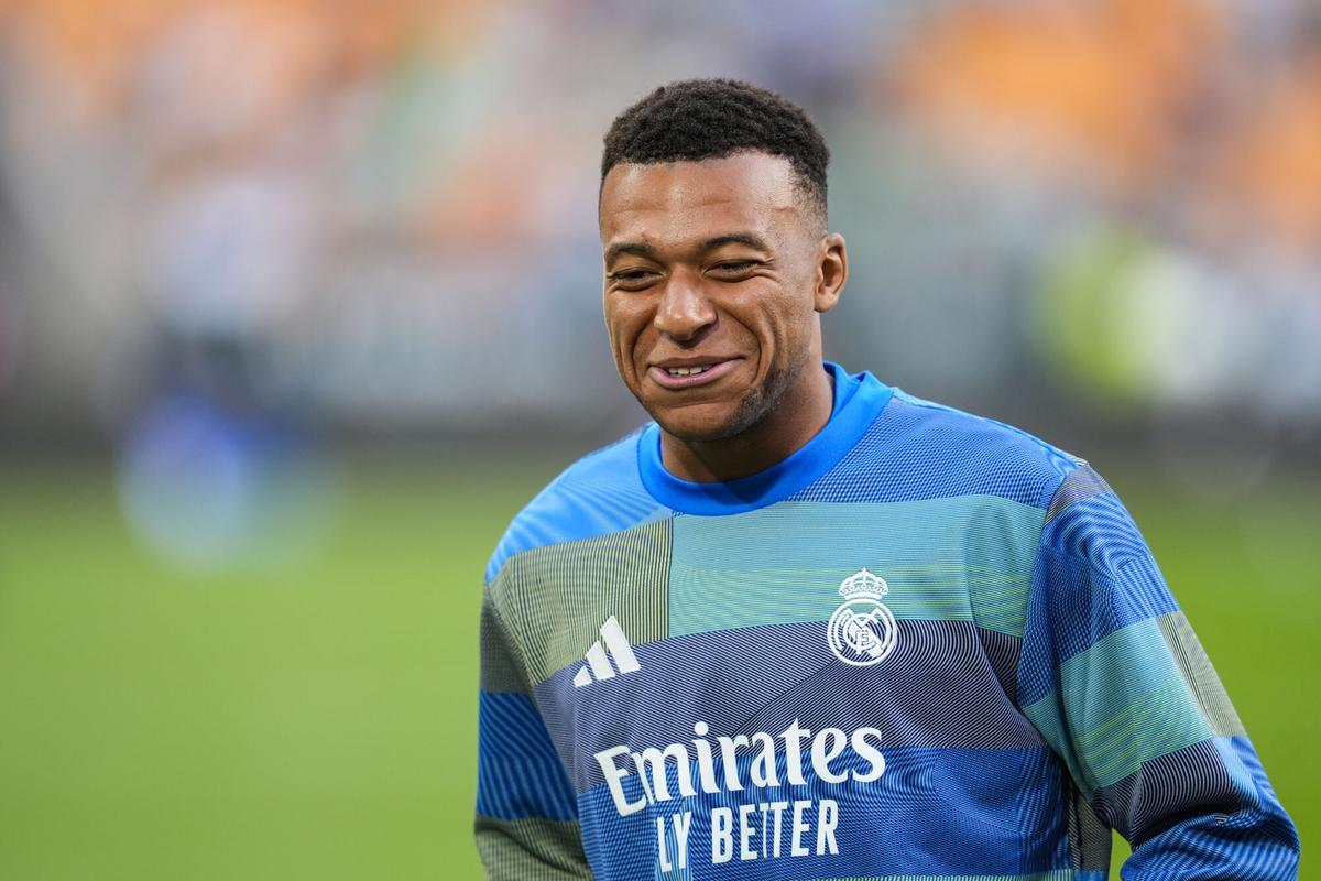 Kylian Mbappe of Real Madrid warms up during the Spanish league, LaLiga EA Sports, football match played between Real Betis and Real Madrid at La Cartuja stadium on April 24, 2026, in Sevilla, Spain. AFP7 24/04/2026 ONLY FOR USE IN SPAIN