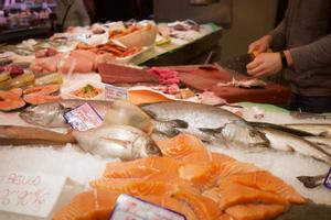 Descoberts 72 quilos de peix podrit i a punt per vendre en una botiga de Lleida