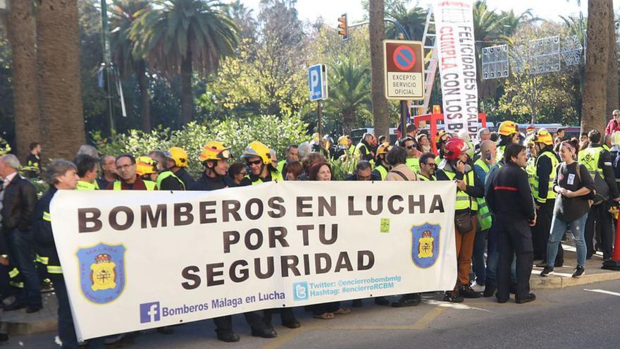 Los bomberos de Málaga estudiarán pasar la huelga de indefinida a intermitente