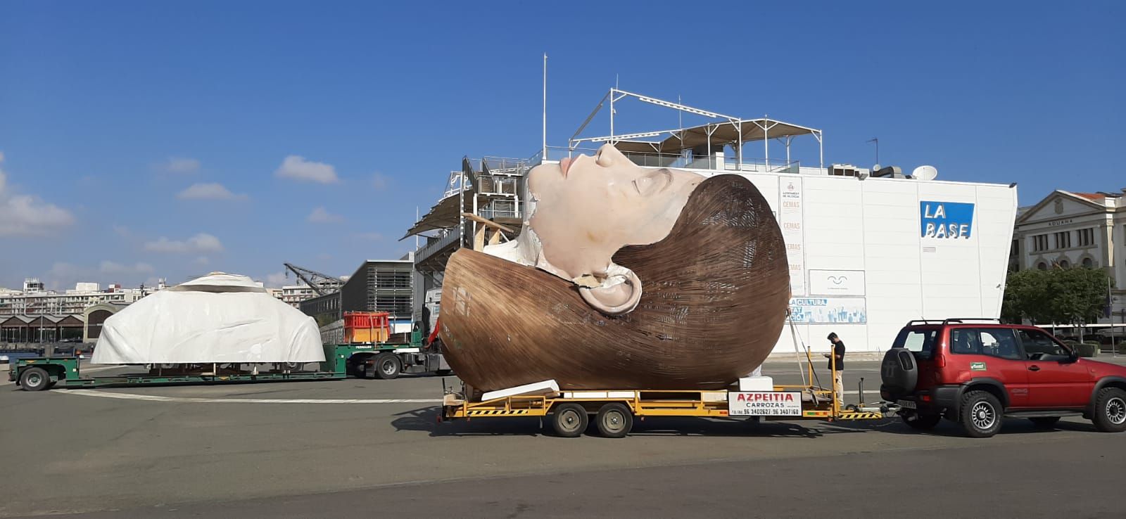 La meditadora abandona el Puerto de València