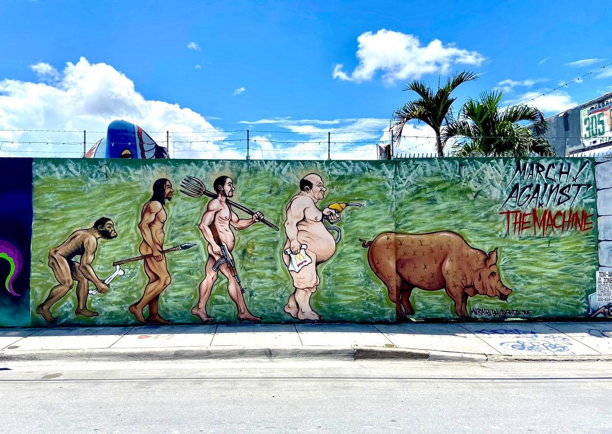 Otro de los murales de Wynwood Walls, ironizando con la evolución humana