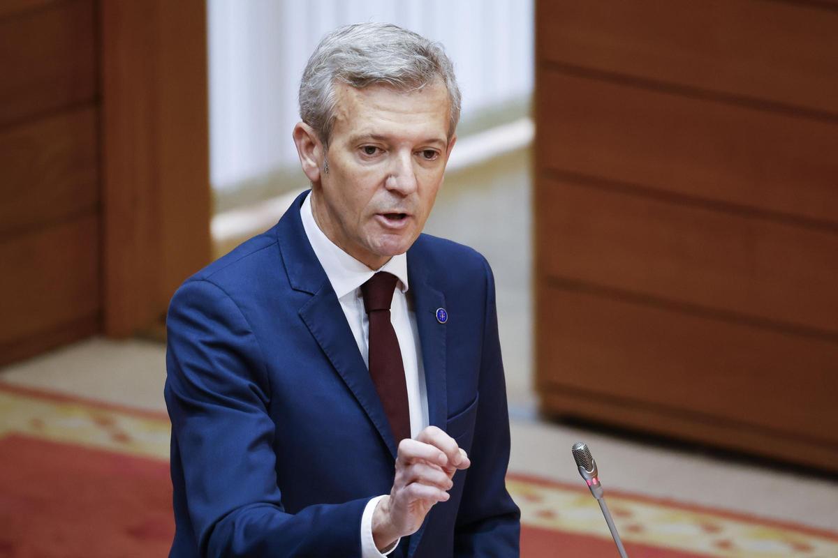 El presidente de la Xunta, Alfonso Rueda, este miércoles en el hemiciclo gallego