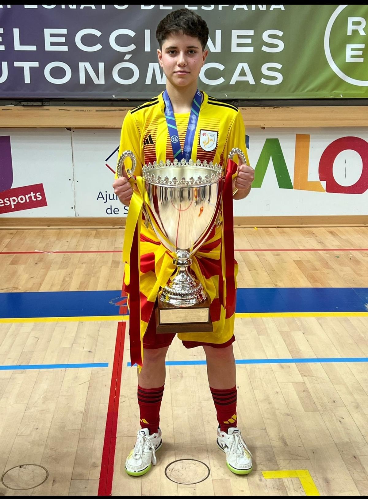 Àneu Isern, amb la Copa sub-16