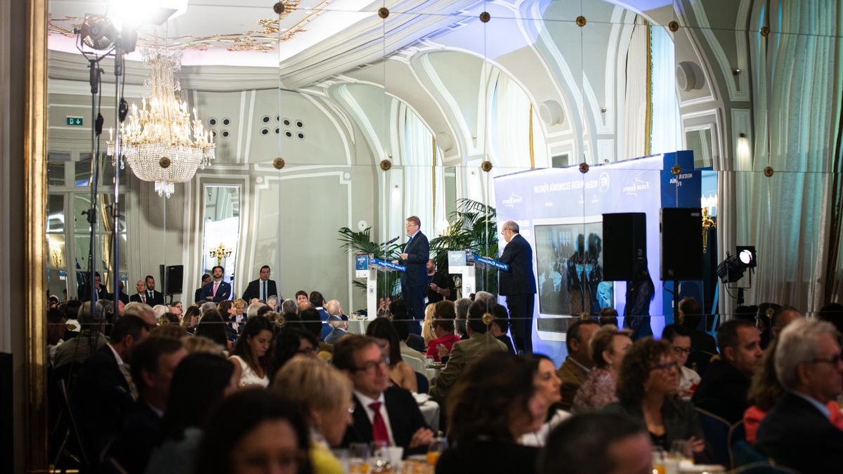 Ximo Puig interviene en el Fórum Europa en el Hotel Ritz de Madrid.