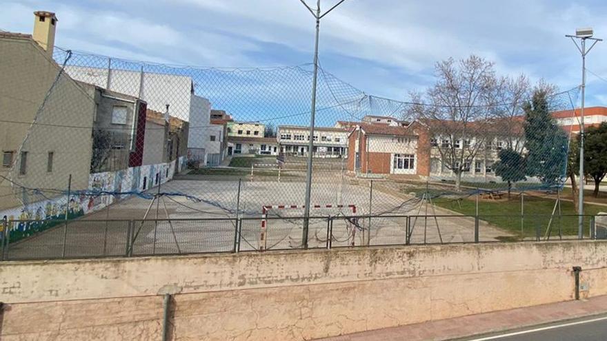 Derribarán el colegio Joan Brusca para construir el nuevo centro educativo.  | MEDITERRÁNEO