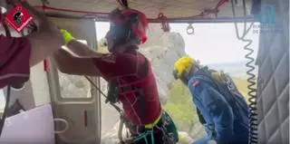 Los bomberos rescatan a un senderista accidentado en la sierra de Benicadell