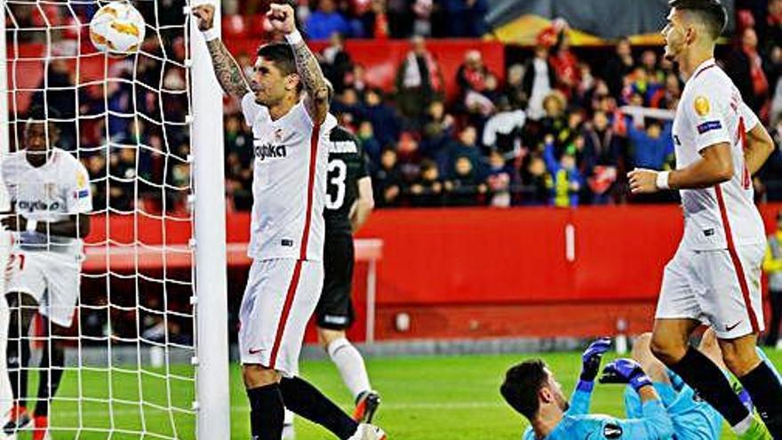 Banega celebrant el tercer gol d&#039;ahir al Pizjuán.