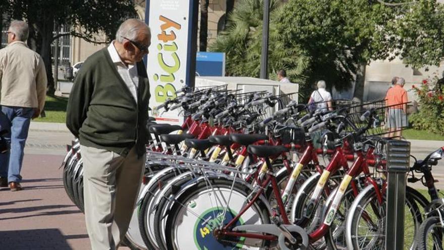 Imagen de archivo del servicio del servicio de préstamo de bicicletas. Hace años que los aparcabicis están sin ninguna bicicleta.