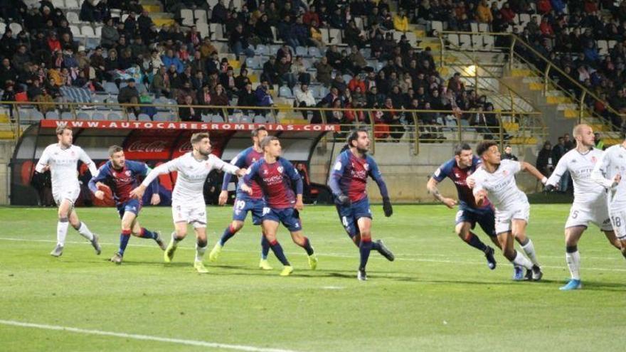 Un gol en los últimos minutos saca al Huesca de la Copa