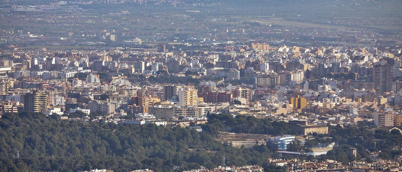 La expansión urbana de Palma provoca un creciente acercamiento entre la capital y Marratxí (sa Cabana y Pòrtol, al fondo).