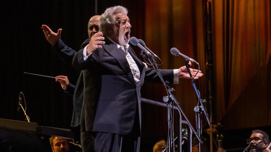 Plácido Domingo llena el Muelle 12 de Alicante