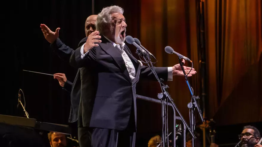 Plácido Domingo llena el Muelle 12 de Alicante