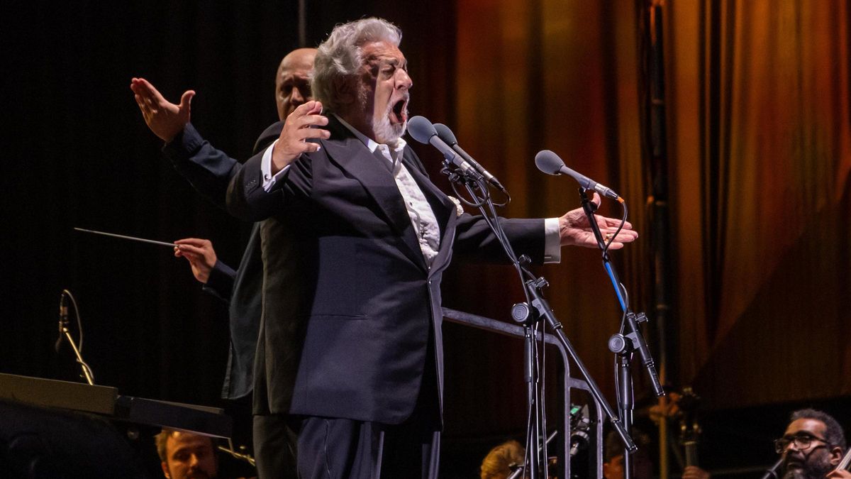 Plácido Domingo llena de ópera el Muelle 12 de Alicante
