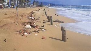 La pluja torrencial d’abril redueix un 15% la sorra de les platges del litoral barceloní