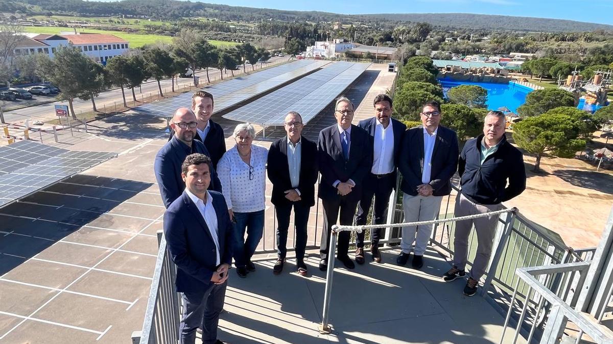 El vicepresidente Yllanes y otras autoridades, este miércoles en el Western Park.